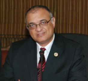  سعادة الدكتور. حسام محمد درويش 